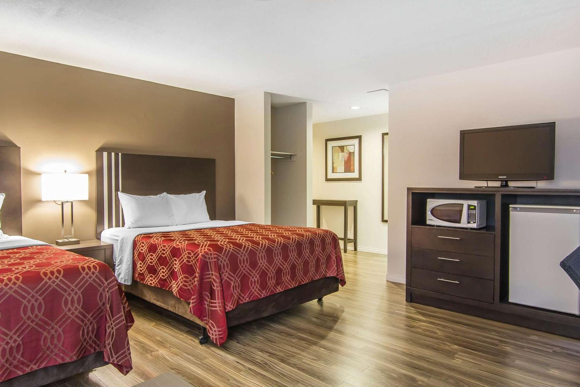 Econo Lodge Inn & Suites Lethbridge Exterior photo